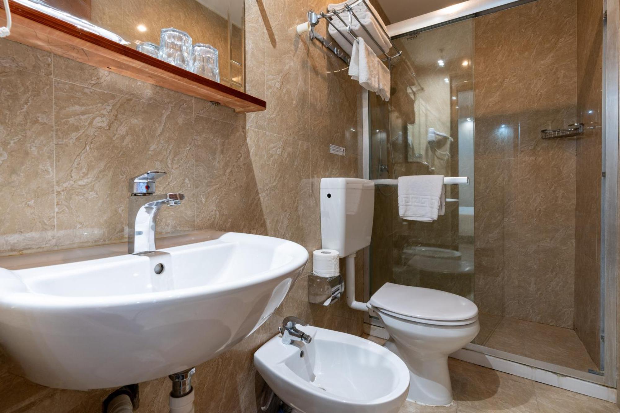 Leone D'Oro Guesthouse - Close To Piazza Vittorio Rome Extérieur photo